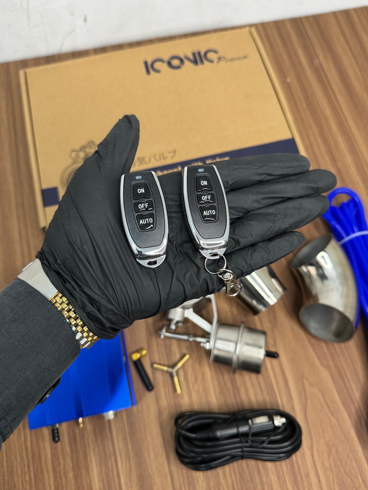 Iconic cut of exhaust