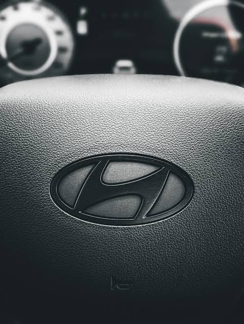 Hyundai stearing logo carbon fiber
