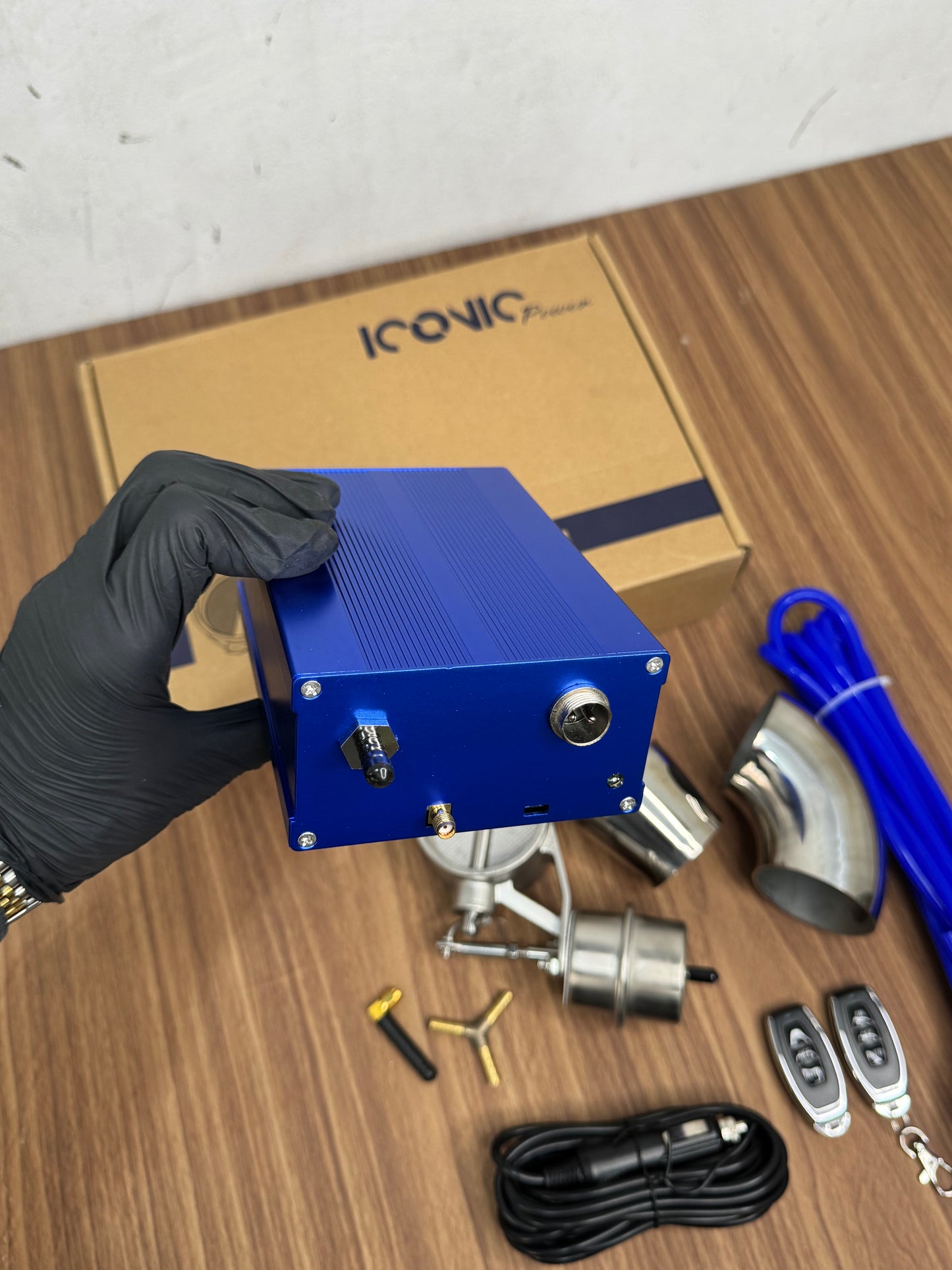 Iconic cut of exhaust